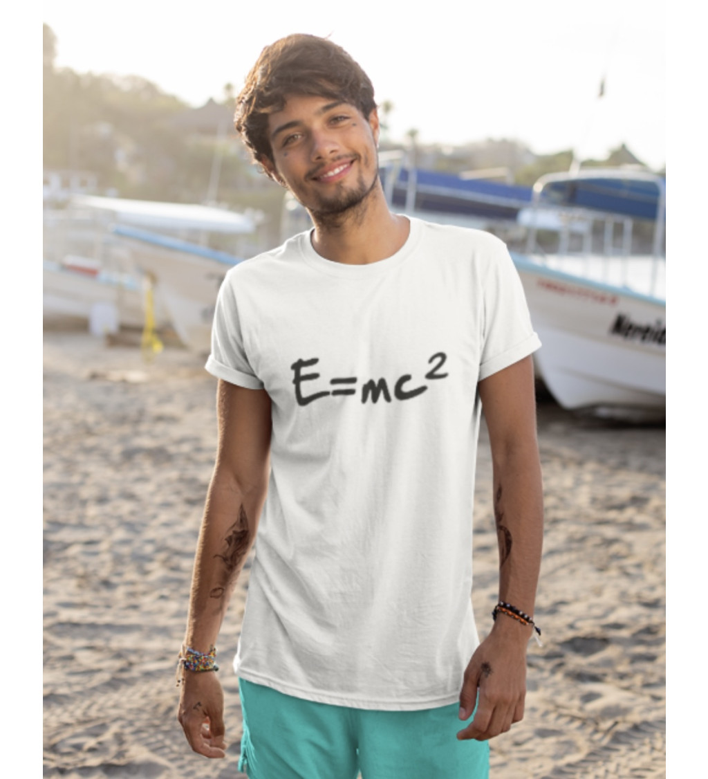 Vasalható felirat - E = mc2