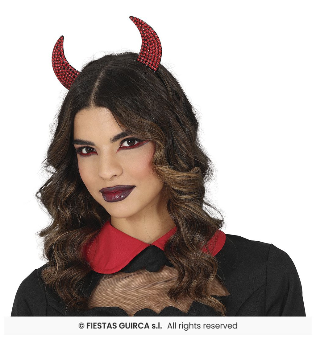 Fejpánt szarvakkal és piros kövekkel