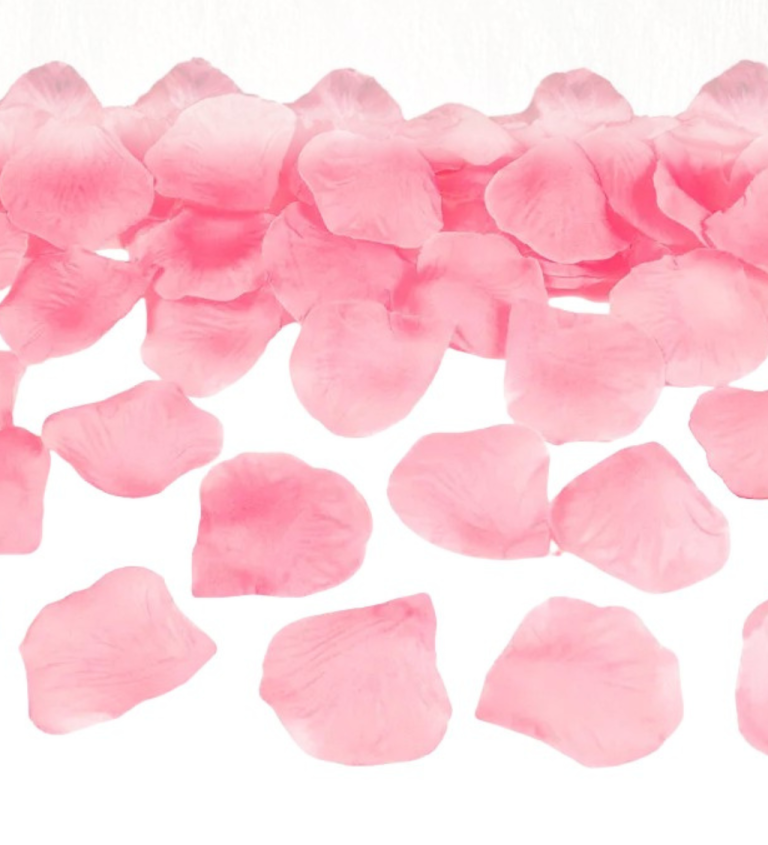 Világos rózsaszínű rózsasziromok